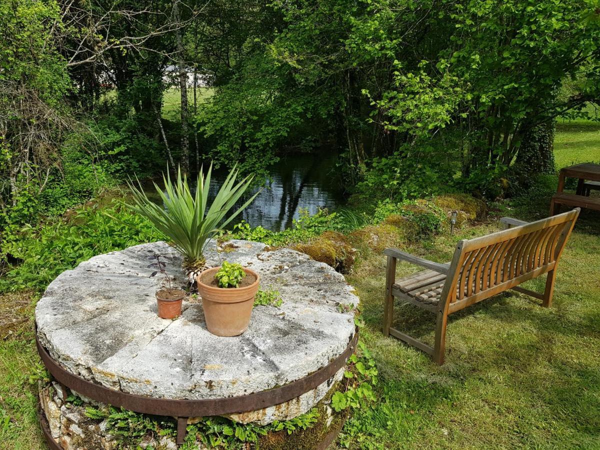 Le Moulin De Jules Et Akasha Bed & Breakfast Murat Екстериор снимка